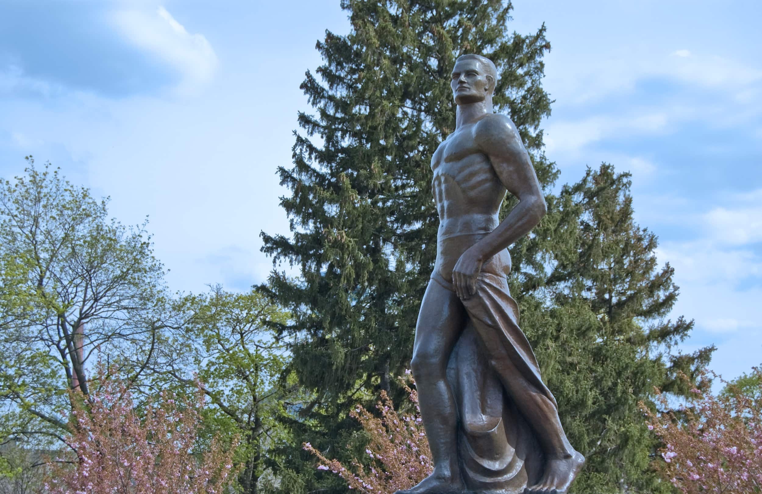 Sparty Statue At Michigan State University Vandalized With Paint 95 3 Mnc