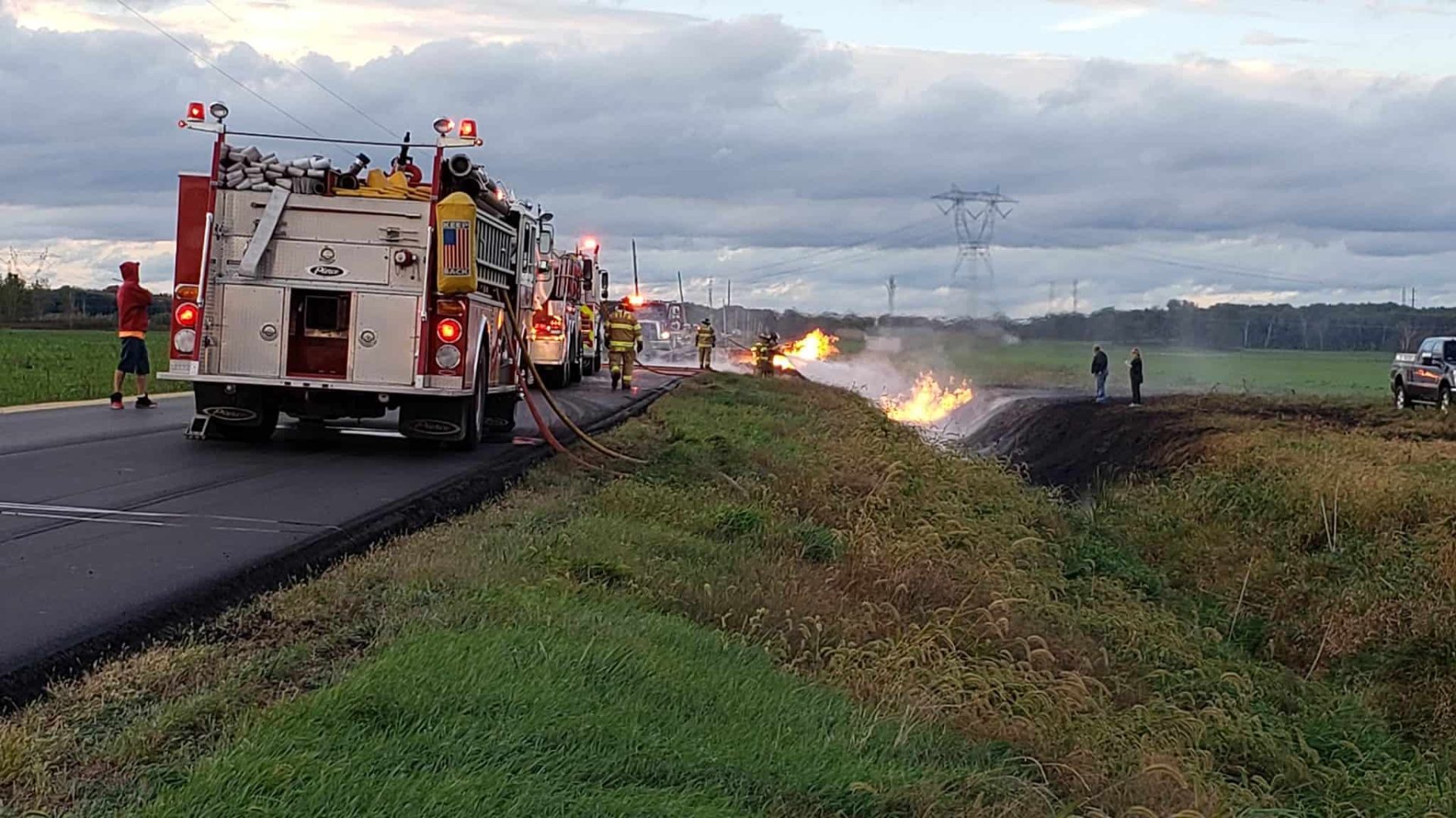 Driver injured after tanker rolls, bursts into flames - 95.3 MNC