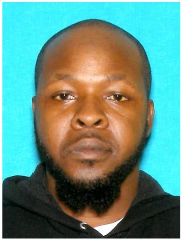 Suspect at-large charged with murder at South Bend gas station - 95.3 MNC